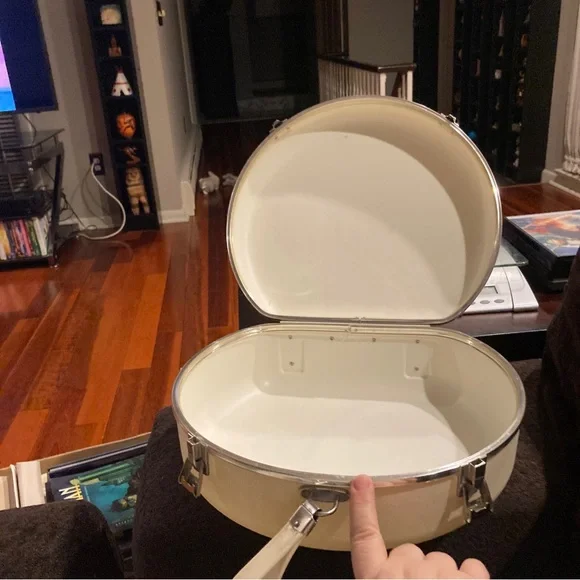 Vintage hair dryer carriers great for a travel case - Picture 3 of 5